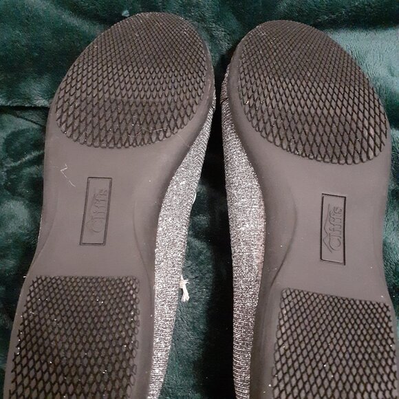 CLIFFS BY WHITE MOUNTAIN SILVER SPARKLE FLATS NEW WITH TAGS - Picture 2 of 13